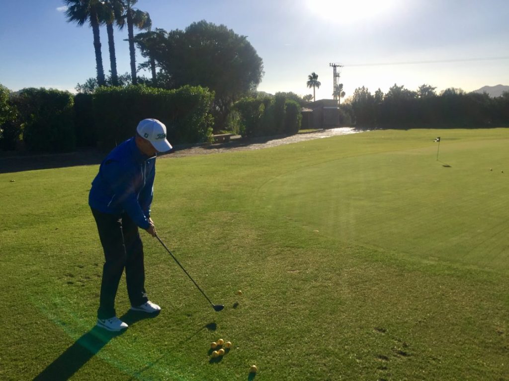 Chippen mit dem Hybrid, um weitere Optionen rund ums Grün zu schaffen.